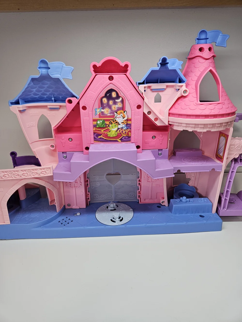 Little People Disney Princess Magical Lights & Dancing Castle Fisher-Price